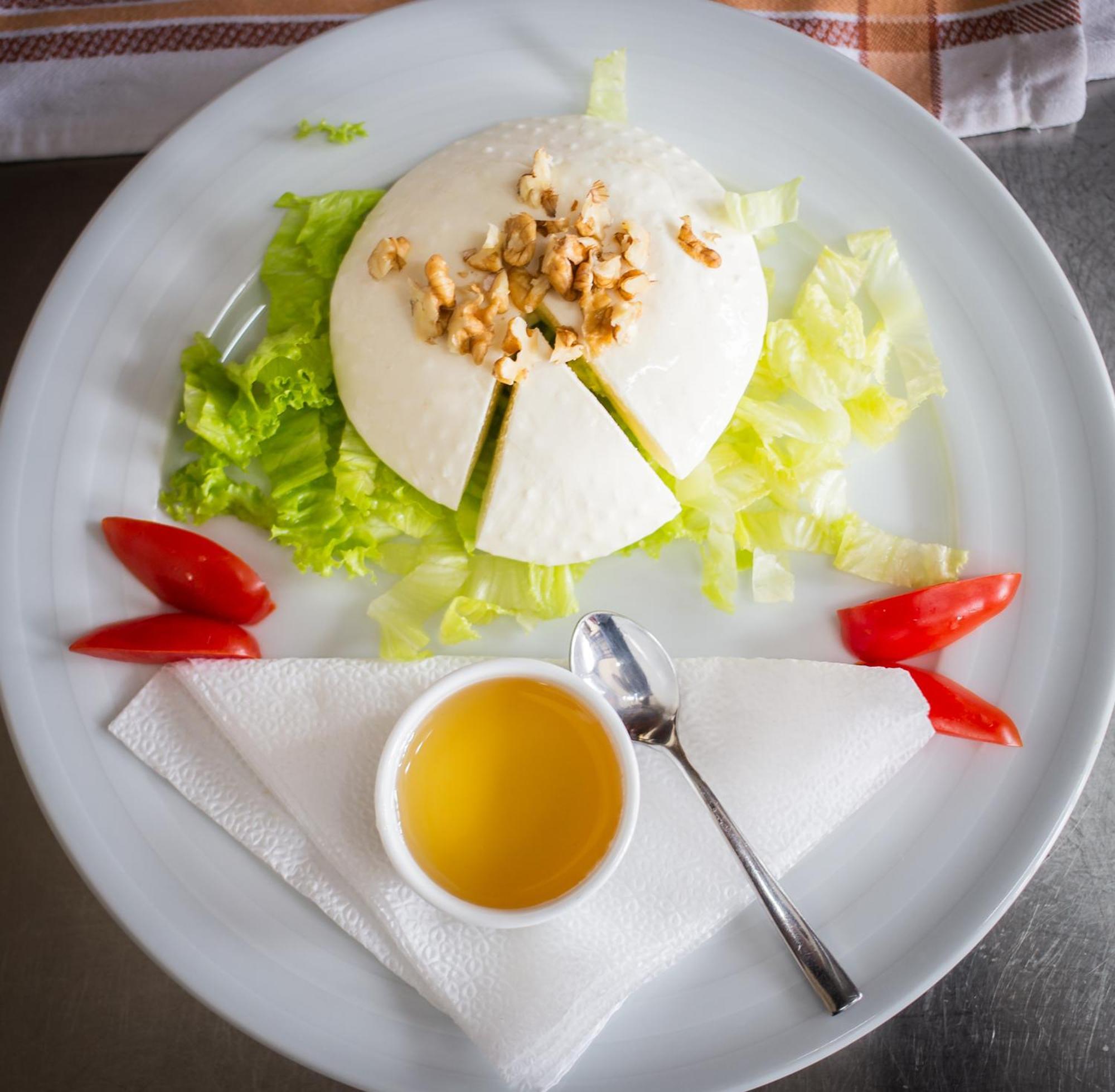 Hotel Restaurant Emblema Petrele Bagian luar foto