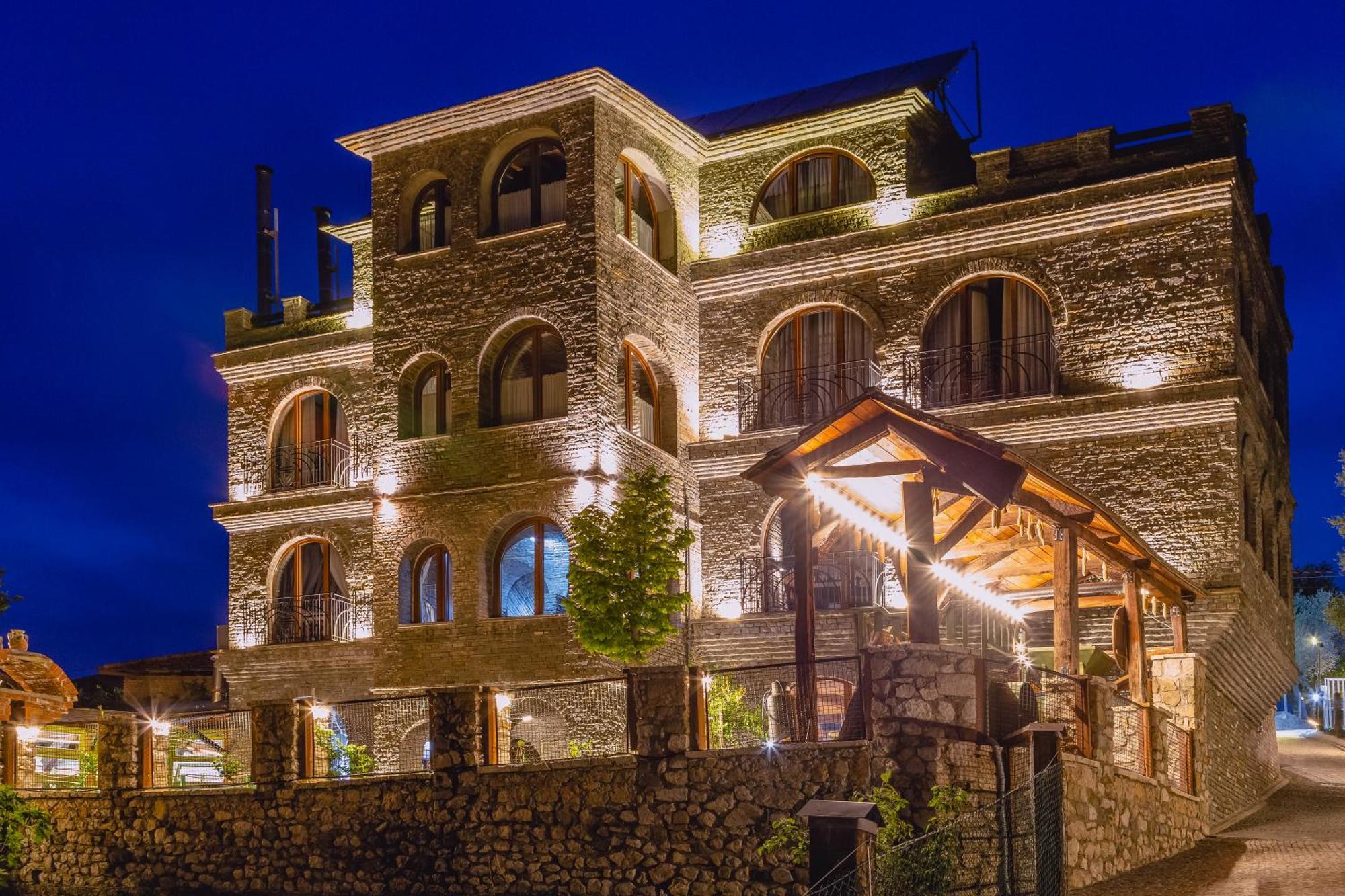 Hotel Restaurant Emblema Petrele Bagian luar foto