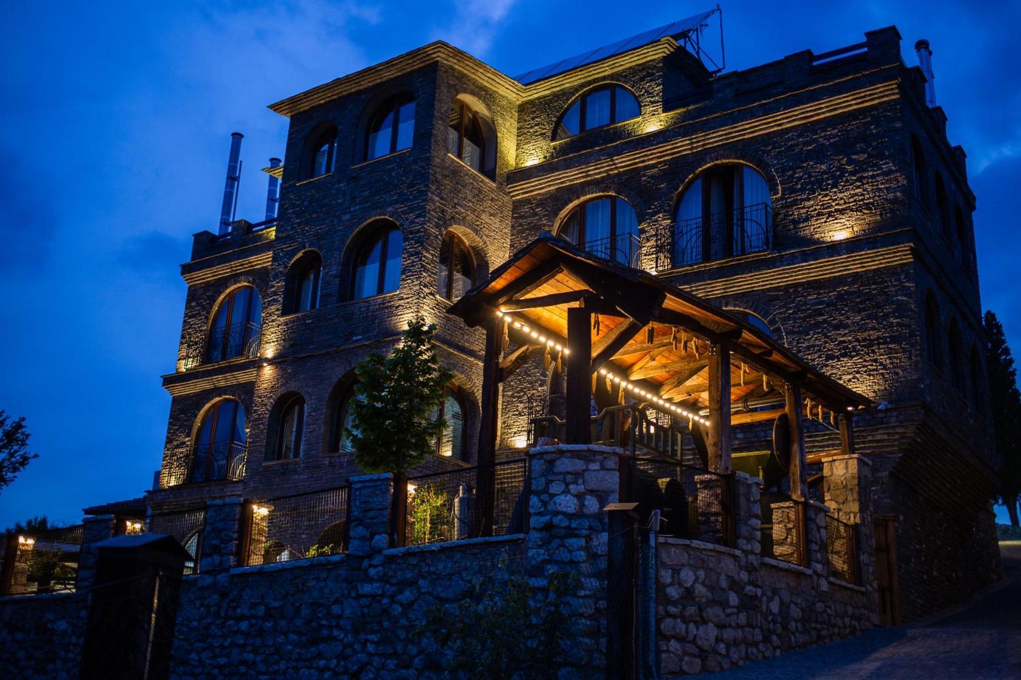 Hotel Restaurant Emblema Petrele Bagian luar foto