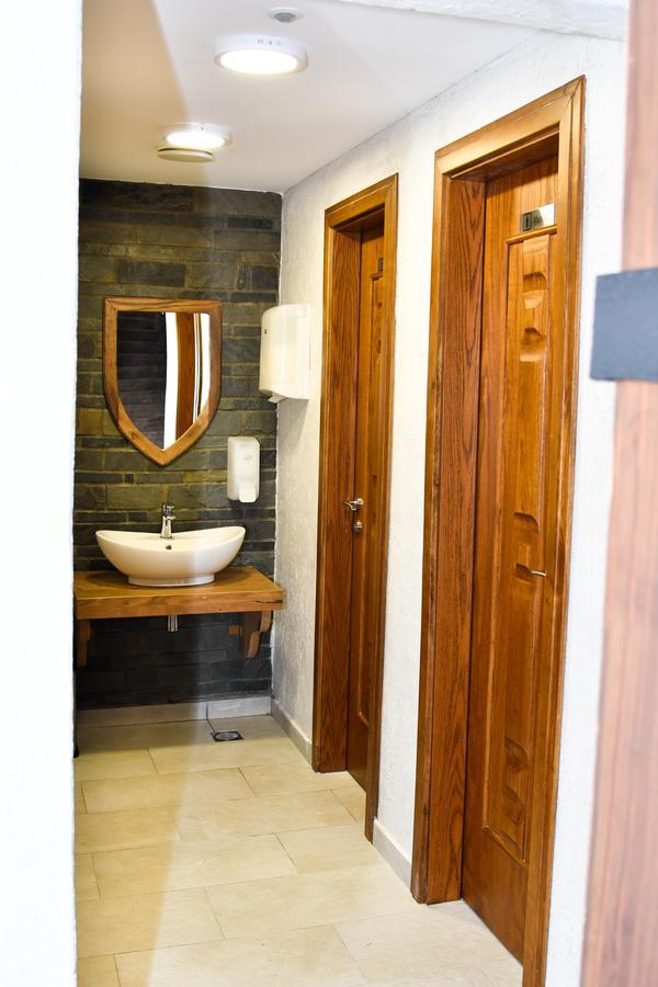 Hotel Restaurant Emblema Petrele Bagian luar foto