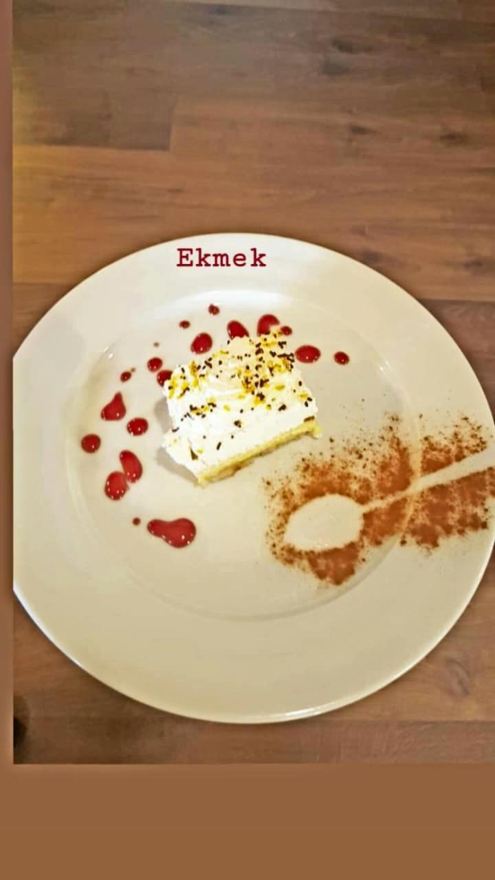 Hotel Restaurant Emblema Petrele Bagian luar foto